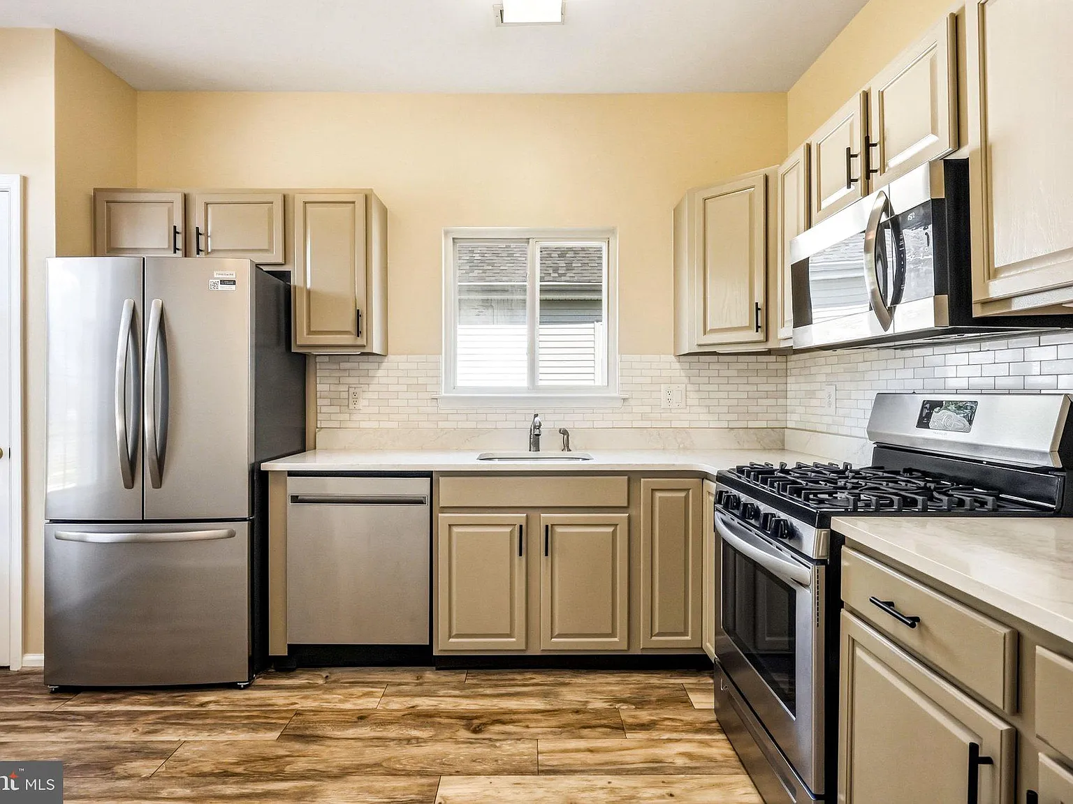 2 bed, 2.0 bath, 1190 sqft, $2,600 — Photo 3
