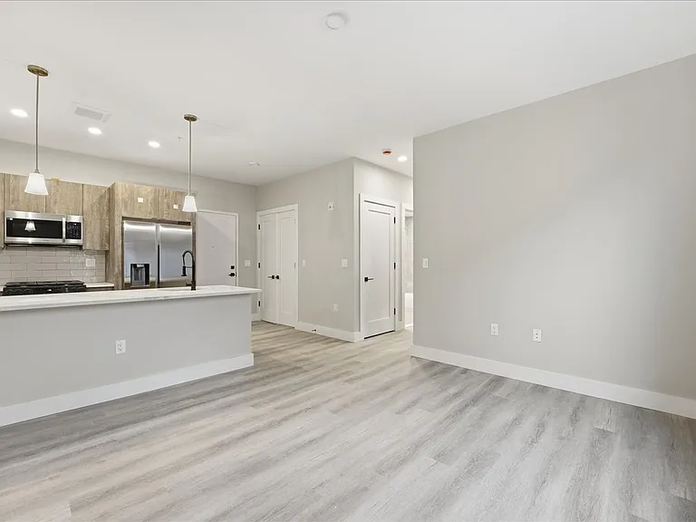 3516 Kennedy Blvd #205 — Photo 3