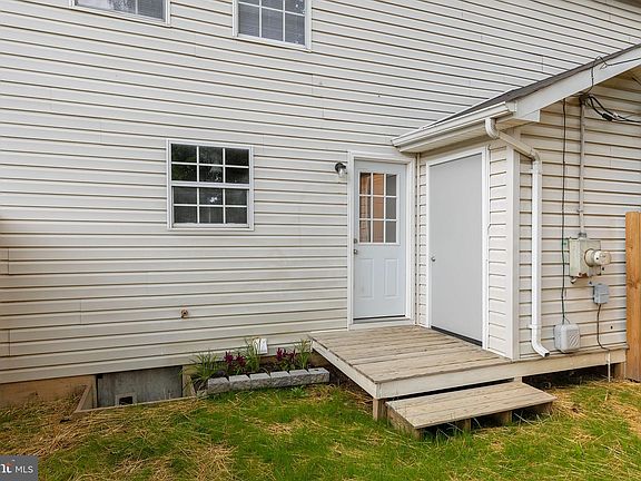 3rd image of 220 Nottoway Dr