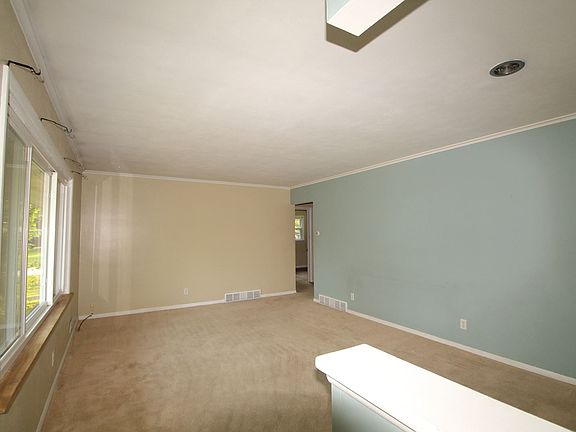 3rd image of 2928 Oak Grove Ln