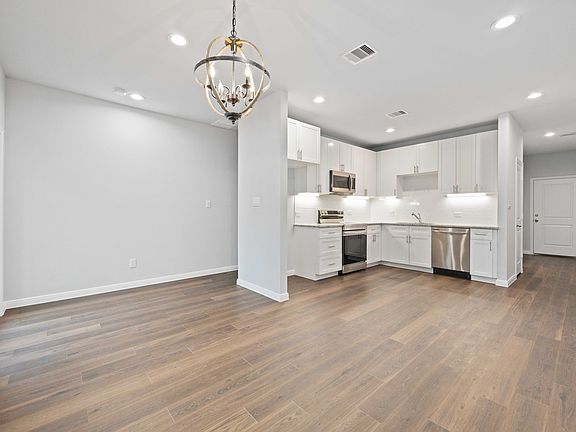 3rd image of 18831 Luminescent Ln