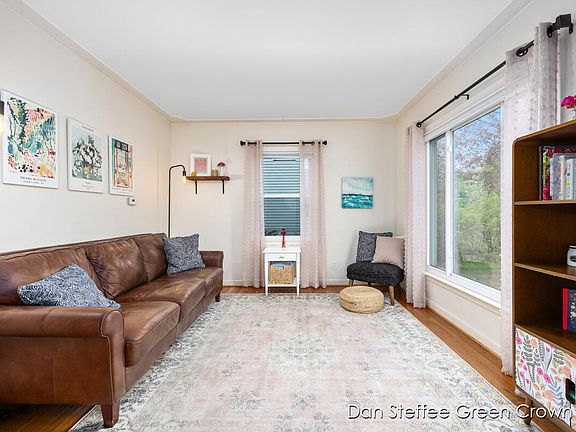 4th image of 1254 Oaklawn St NE
