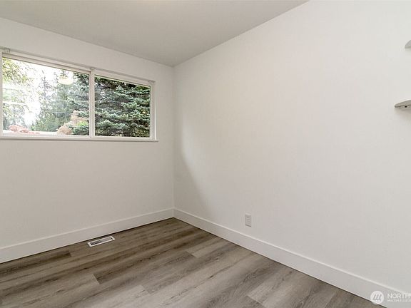 4th image of 2115 Elm St SE