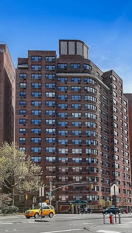 14 Horatio Street — Photo 2