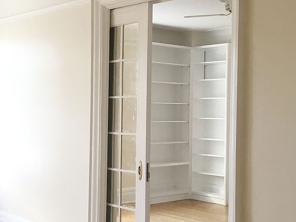 5th image of 105 W 72nd St APT 10B