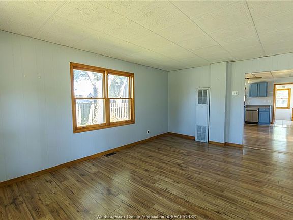 4th image of 327 Bouffard Rd