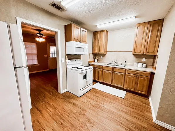 624 N 3rd Ave, Durant, OK 74701