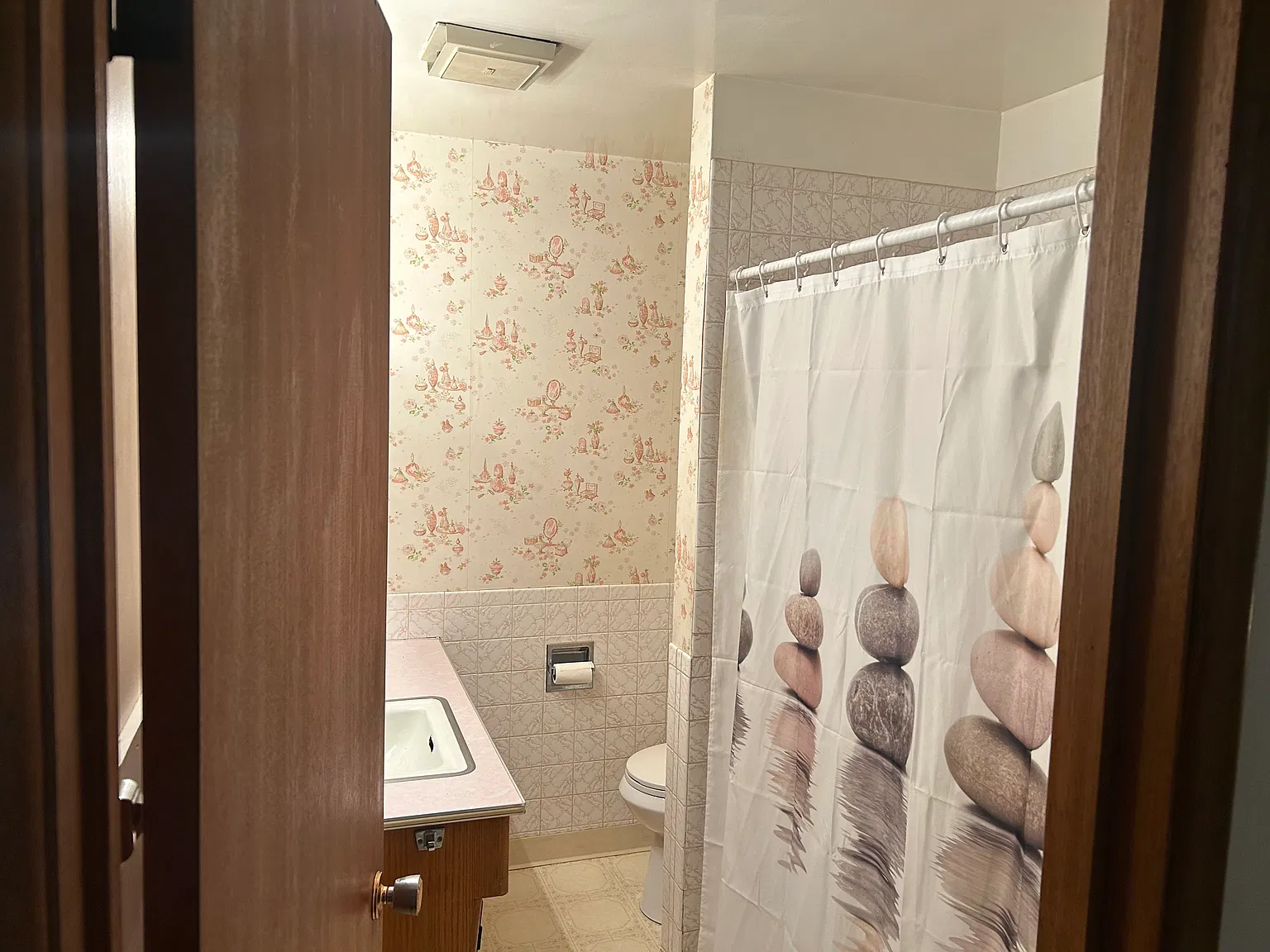 4 bed, 2.5 bath, 2100 sqft, $3,000 — Photo 2