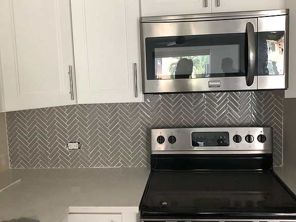 3rd image of 115 Villa Cir #115