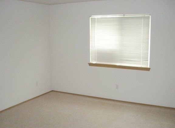 3rd image of 12506 63rd Ave E