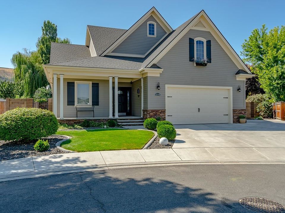 1st image of 246 Scouler Ct