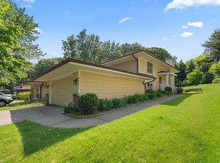 4427 Chatsworth St N, Shoreview, MN 55126