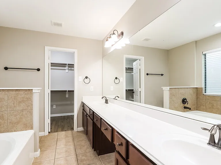2815 Lexington Park Dr — Photo 12