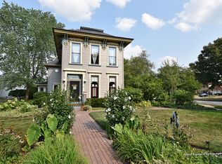 920 Roberts Ct, Batavia, IL 60510