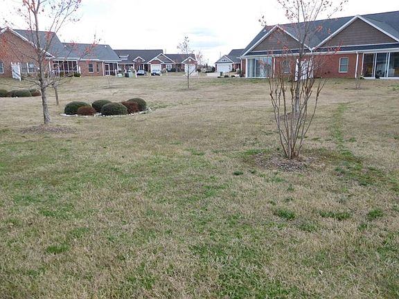 4th image of 127 Savannah Cir N