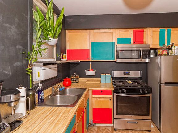 4th image of 2937 S Keeley St #2