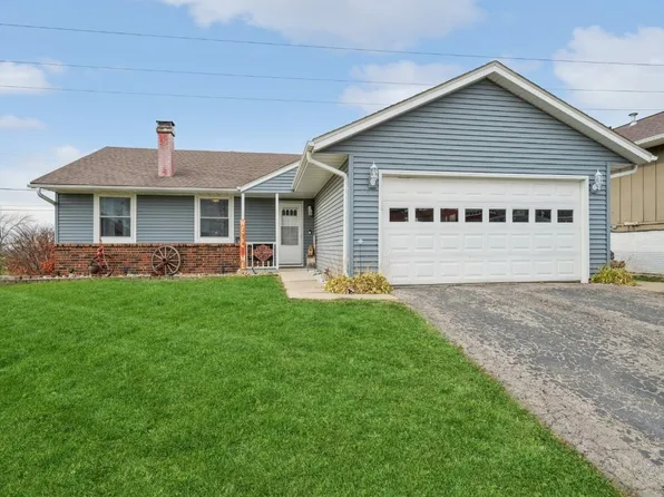 904 Harvest Dr NW, Cedar Rapids, IA 52405