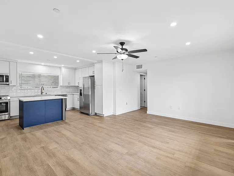 Salt + Sea - Luxury Coastal Apartments near Carlsbad Village — Photo 55