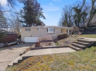 211 Vivian Dr, Homestead, PA