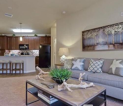 3rd image of 1098 Seminole Blvd #123