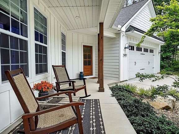 3rd image of 5012 Curtis Way