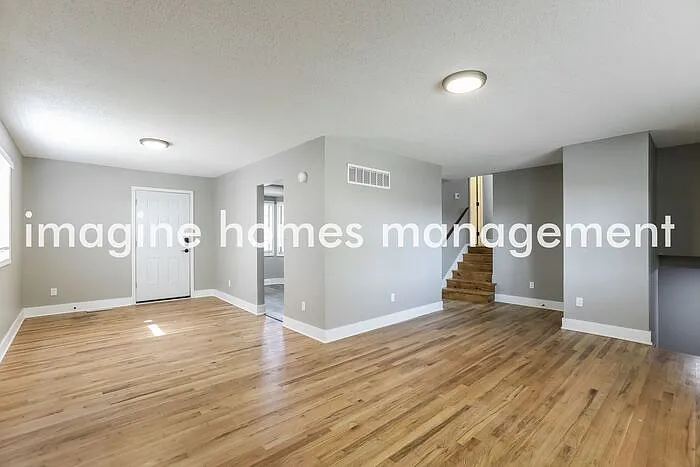 3 bed, 2.0 bath, 1238 sqft, $2,050 — Photo 2