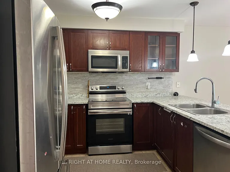 39 Golden Iris Cres — Photo 15