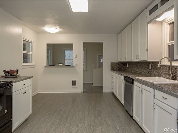 2nd image of 4110 W M St
