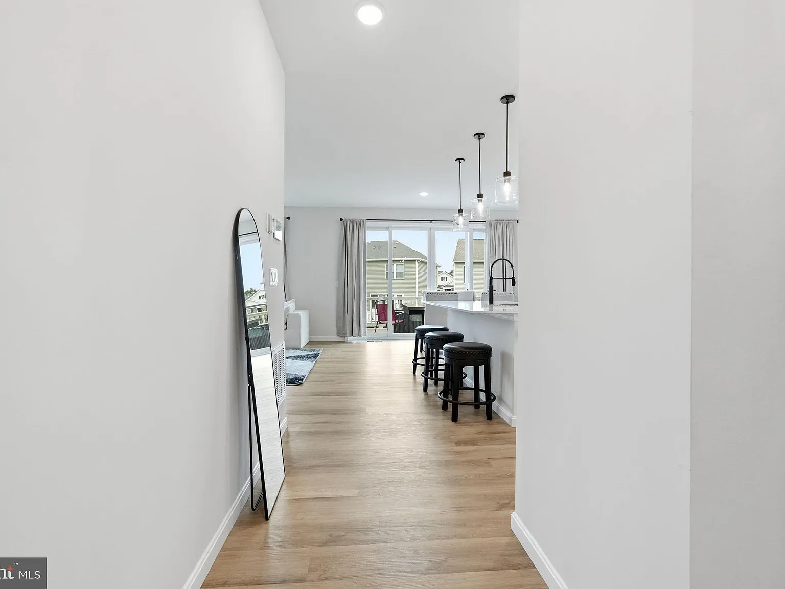 3 bed, 2.5 bath, 1911 sqft, $2,900 — Photo 3
