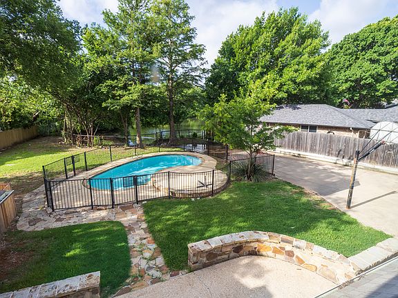 1 acre back yard w basketball hoop, plenty of parking for RV