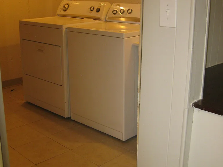 1446 Oakbrook E — Photo 30
