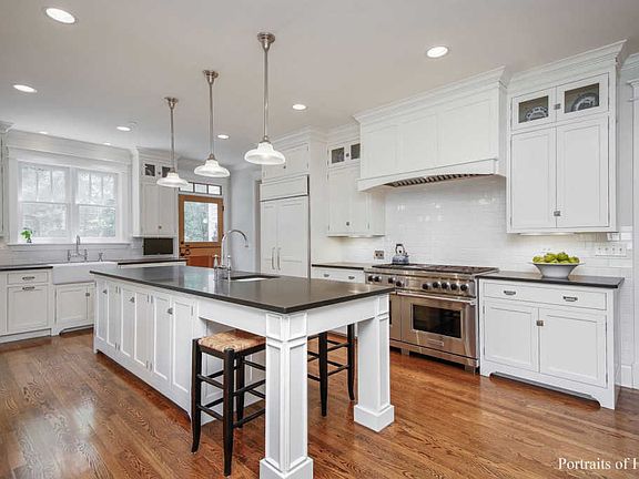 3rd image of 297 N Montclair Ave