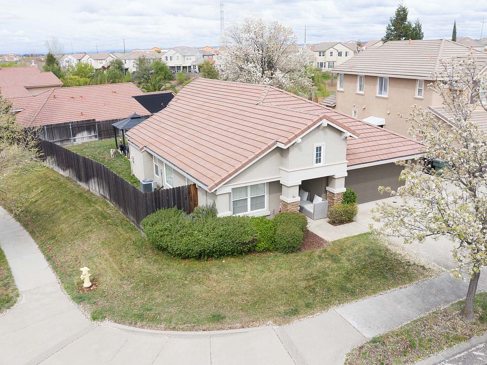 1st image of 157 Clydesdale Way