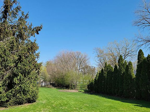 2nd image of 15201 Le Claire Ave