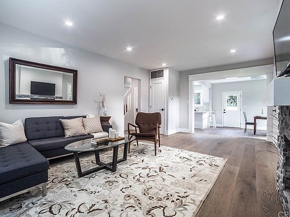 2nd image of 4554 Cartwright Ave