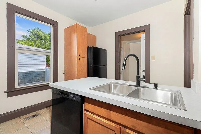 3 bed, 1.5 bath, $1,250 — Photo 4