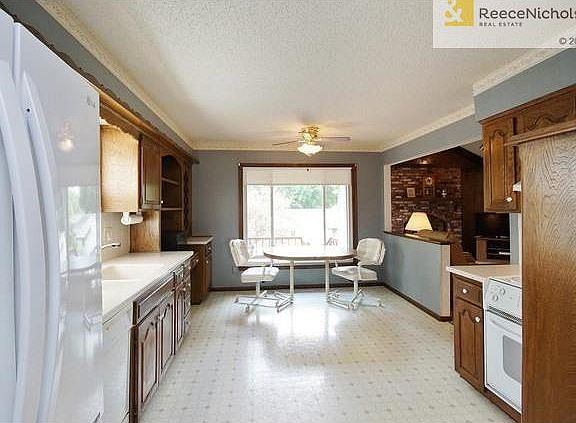 Spacious eat in kitchen