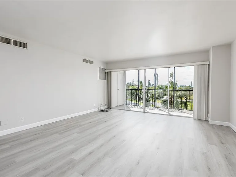 10355 Paradise Blvd #213 — Photo 11