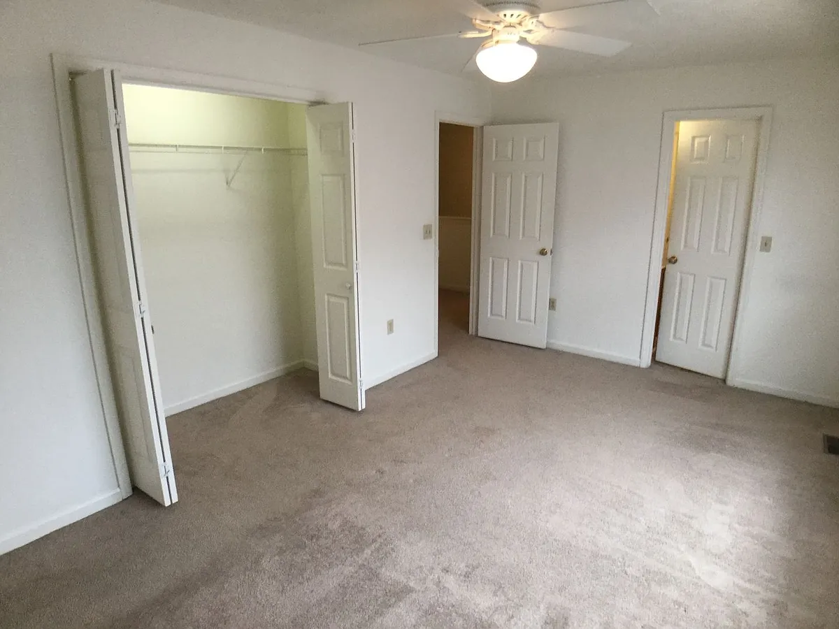 Building Photo - 570 Kamran Dr