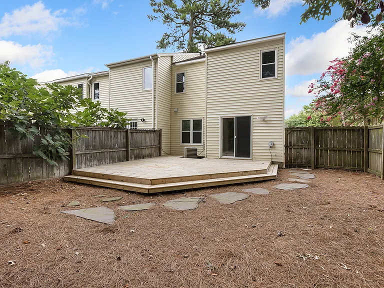337 Hutton Cir — Photo 18