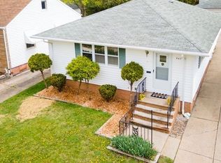 547 Helper Dr, Bedford, OH