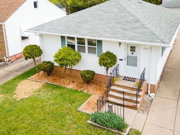 547 Helper Dr, Bedford, OH 44146