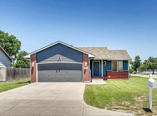 1420 E Hurley St, Haysville, KS 67060