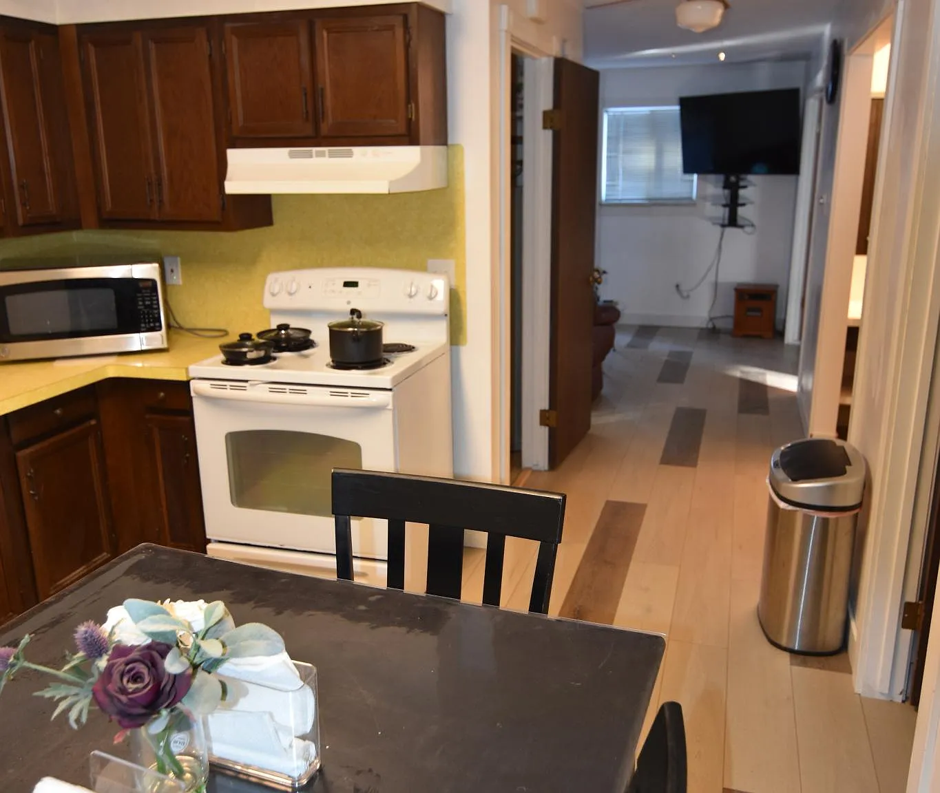 2 bed, 900 sqft, $1,095 — Photo 1