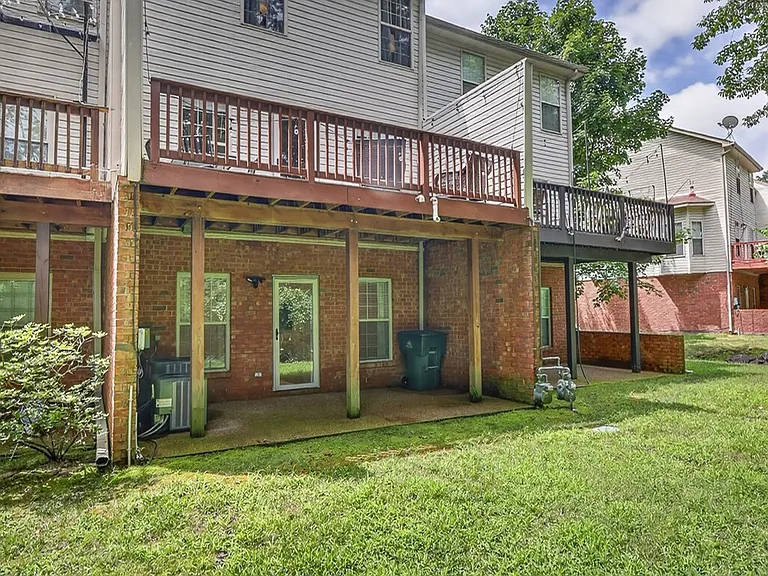 131 Carriage Ct — Photo 39