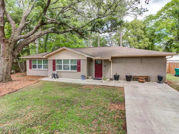 450 Whispering Pine Dr, Ocean Springs, MS 39564