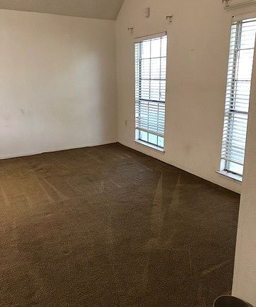 3rd image of 5827 Oak Run St