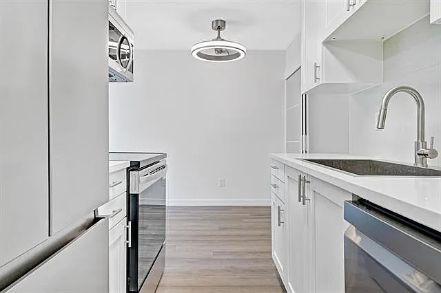 3rd St W, North Vancouver — Photo 4