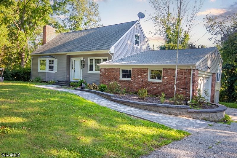 1st image of 30 Anderson Hill Rd