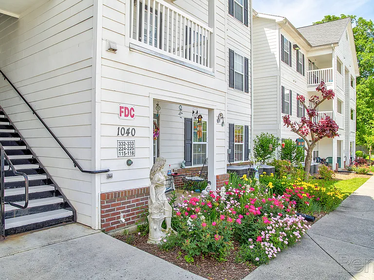 Walker Rosa Apartments — Photo 9